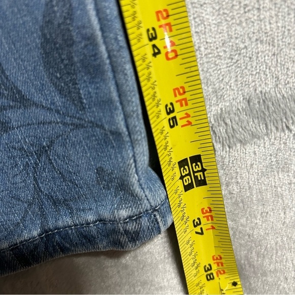 Soft Surroundings Floral leaf Print blue light wash Jeans Women’s Size Medium. - Picture 9 of 10